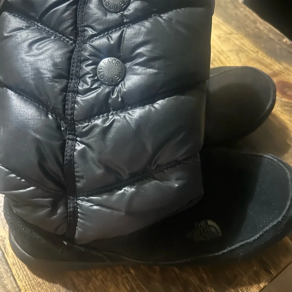 The‎ North Face Women's Size 9 Black Kadin Shiny Insulated Thermoball Boots